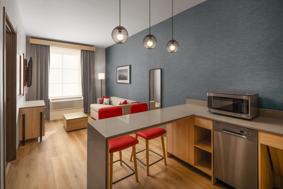Suite, 1 King Bed, Accessible, Non Smoking | Premium bedding, iron/ironing board, free WiFi, bed sheets