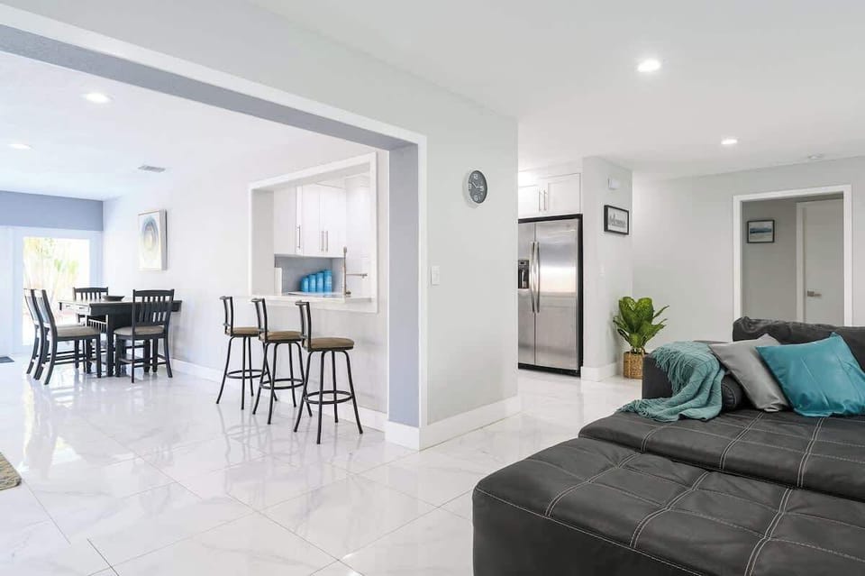 "Relax in this bright, open-concept retreat with modern kitchen, comfy lounge, and dining space—perfect for families, remote workers, or weekend getaways. Book your stylish Airbnb stay today!"