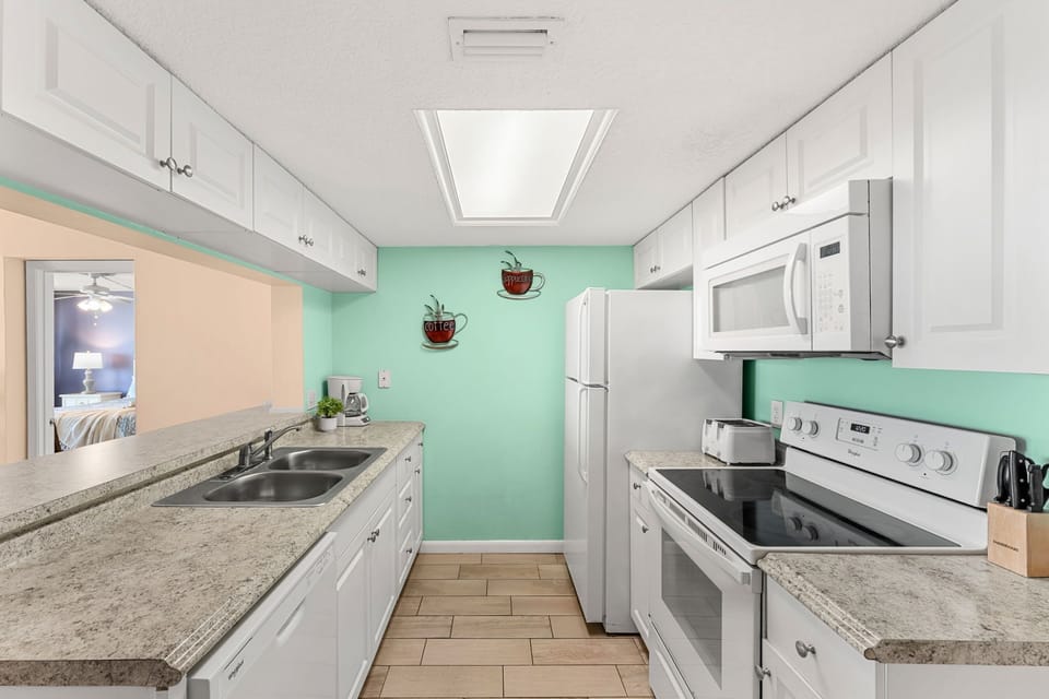 Fully equipped kitchen with everything you need to make your favorite homemade meals!