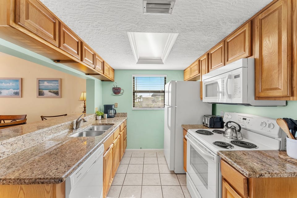 Fully equipped kitchen with everything you need to make your favorite meals!