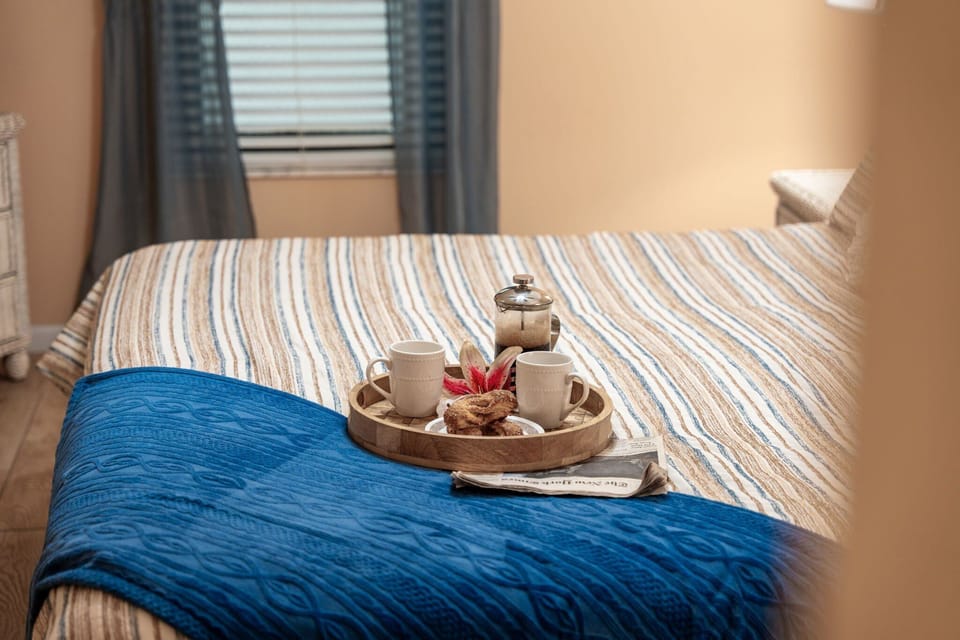 Coffee & breakfast in bed to start the day off right!