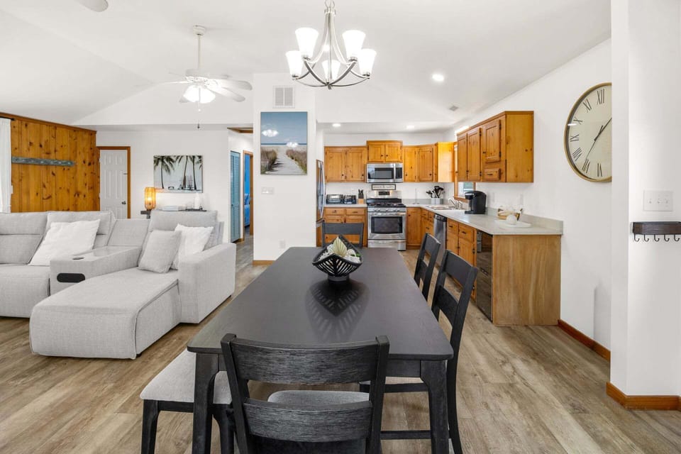 The dining area accommodates six guests comfortably for indoor meals.
