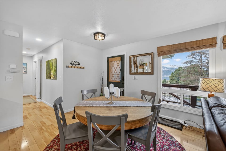 Dining area- lake views- upstairs