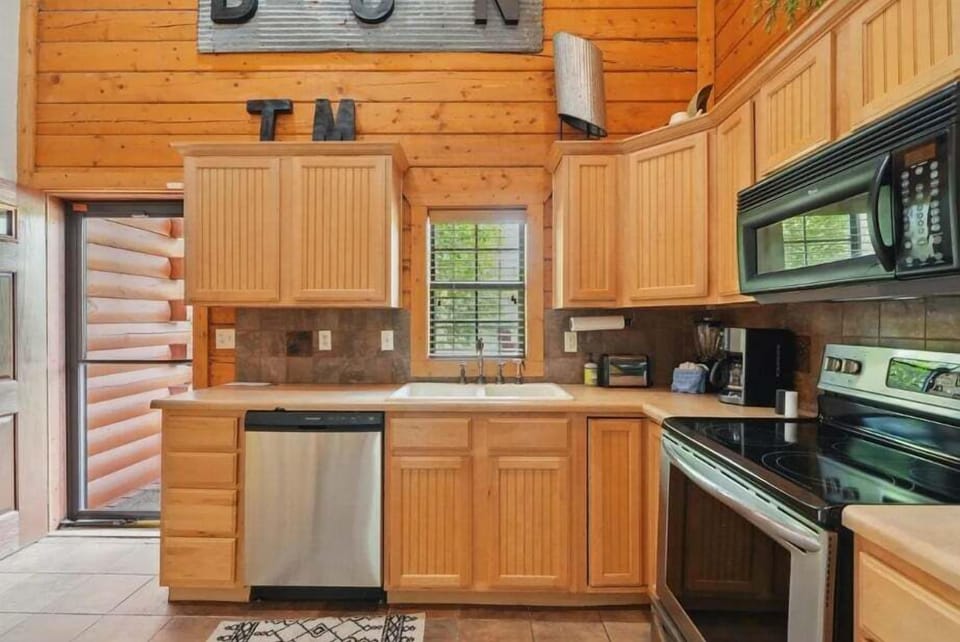 Full Kitchen