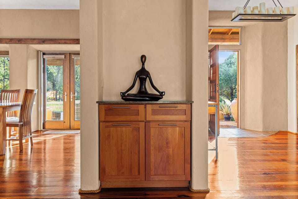 Every corner is a piece of art, featuring handcrafted niches built directly into the thick, insulating straw bale walls.