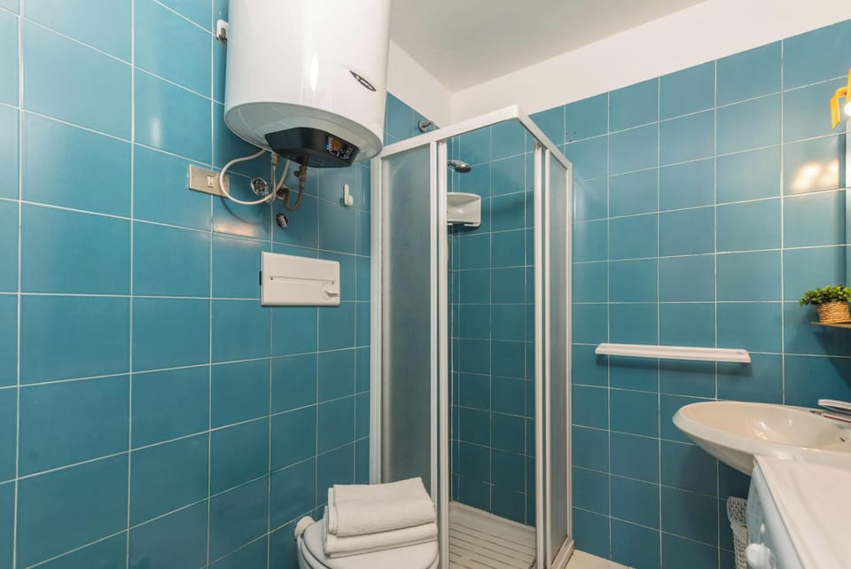 Family Studio, Refrigerator & Microwave (Vacanze Da Giuly With Shared Pool) | Bathroom