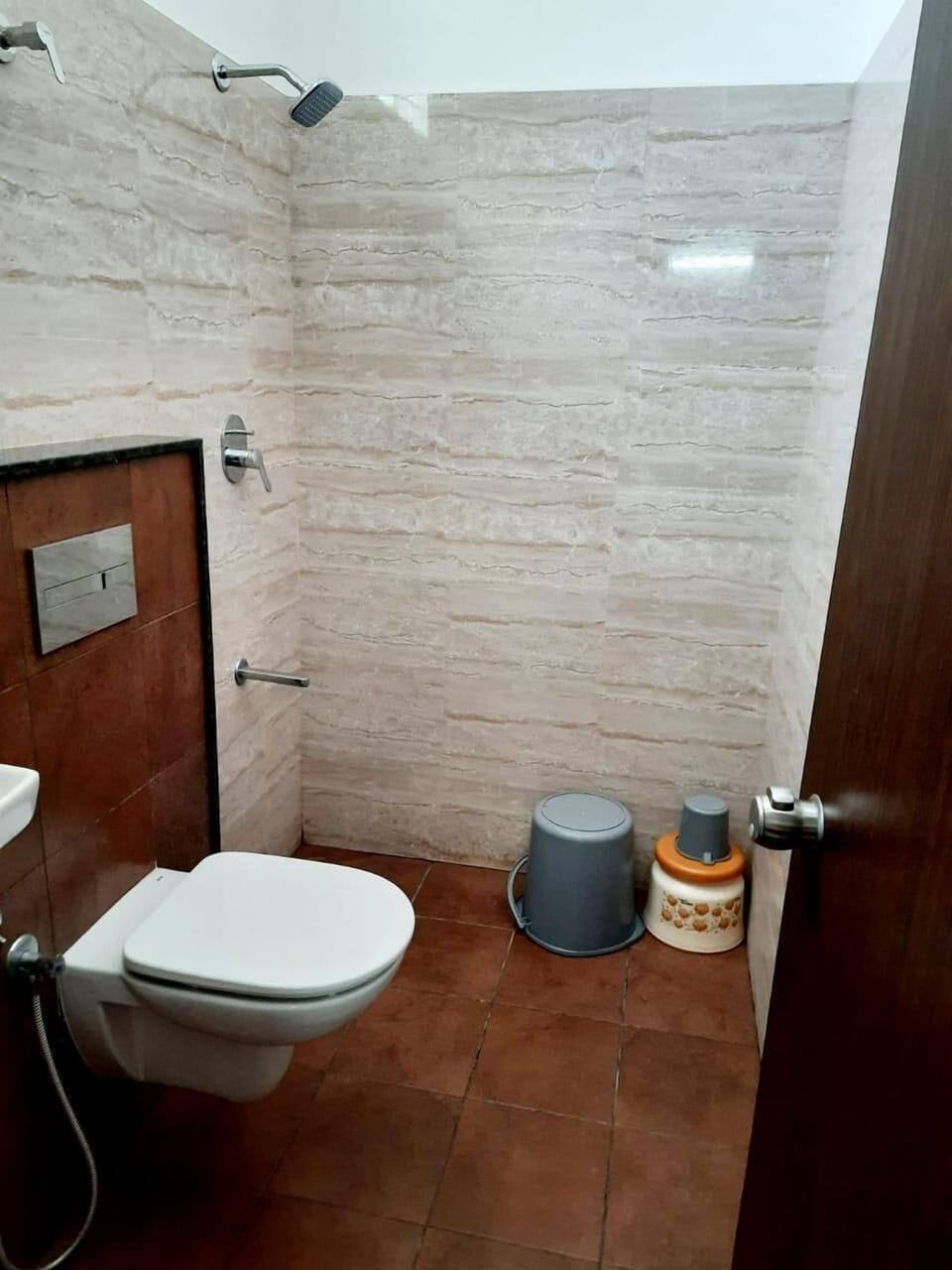 Shower, free toiletries, towels, soap