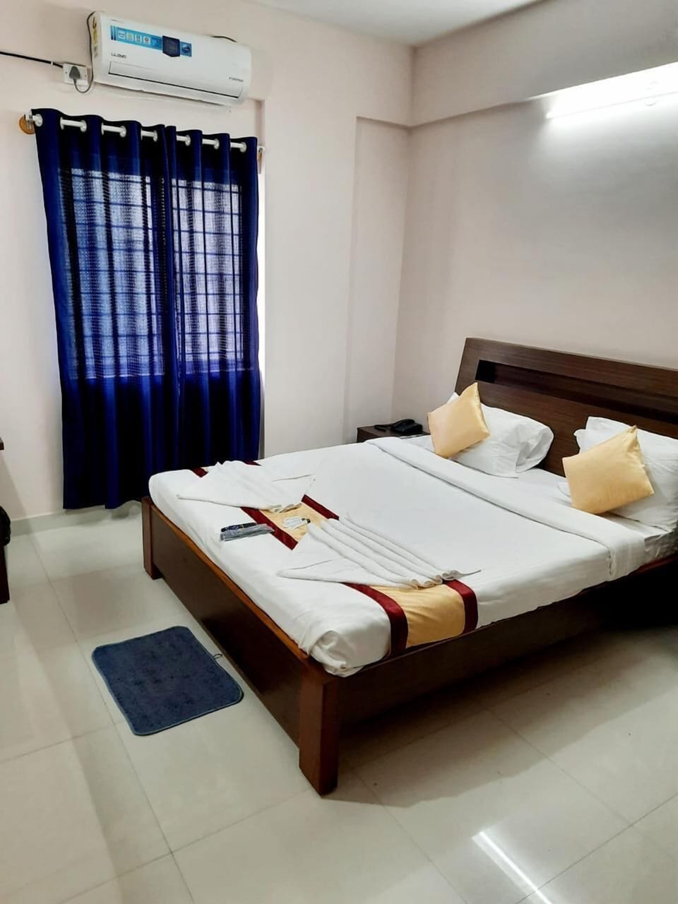 Deluxe Double or Twin Room, City View | Desk, laptop workspace, free WiFi, bed sheets