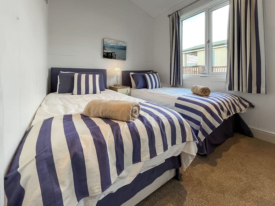 Twin bedroom | 19 Salcombe Retreat, Salcombe