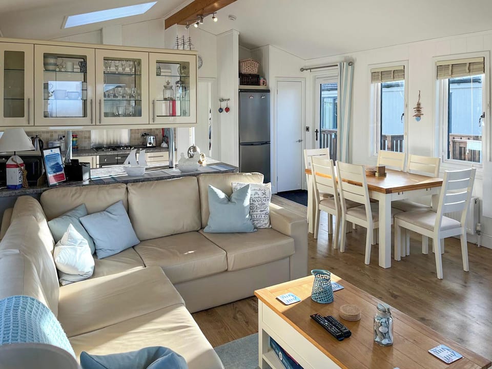 Open plan living space | 19 Salcombe Retreat, Salcombe