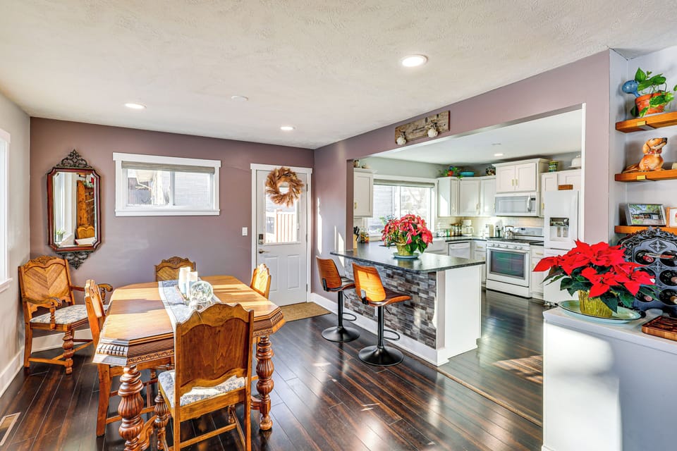 Dining Area | Dishware/Flatware Provided | Main Floor