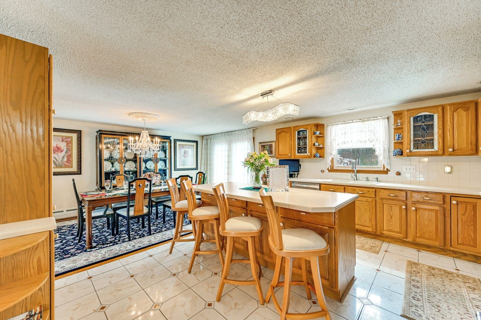 Kitchen | Cooking Basics | K-Cups Provided | Main Level
