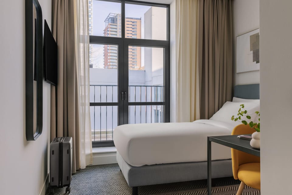 Comfort Single Room | In-room safe, blackout drapes, free WiFi