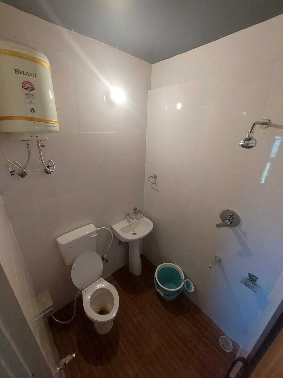 Family Room | Bathroom | Shower, soap, shampoo