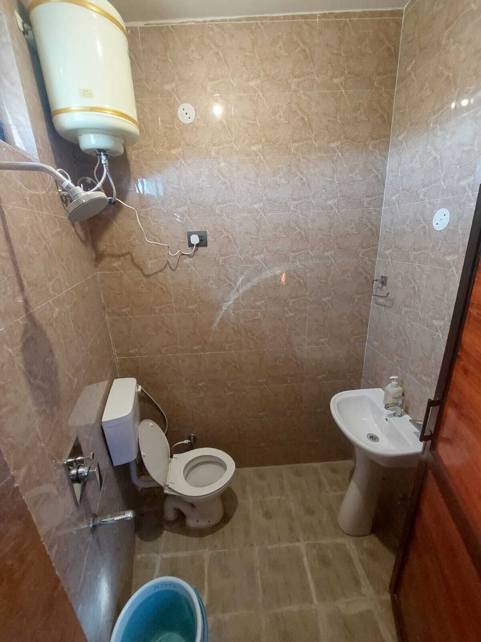 Shower, soap, shampoo
