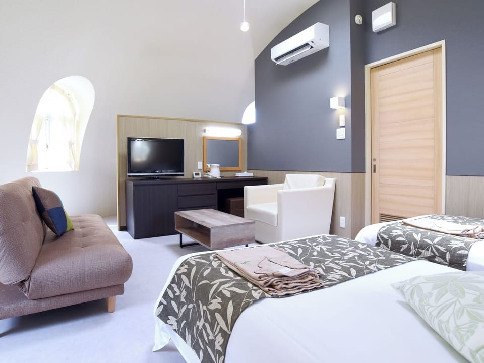Basic Twin Room, Non Smoking (Fairy tale) | In-room safe, desk, WiFi (free), individually decorated