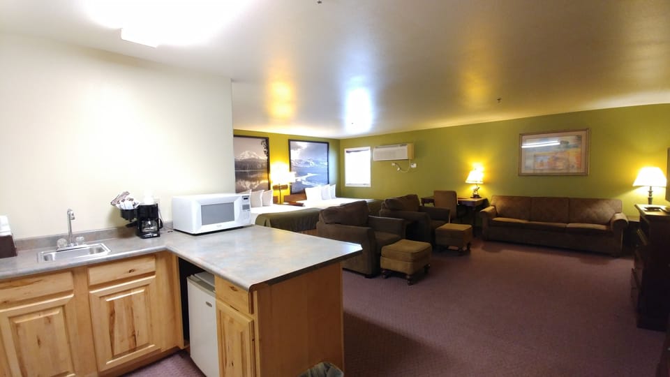 Studio Suite, 2 Queen Beds, Non Smoking | Private kitchenette | Fridge, microwave, coffee/tea maker