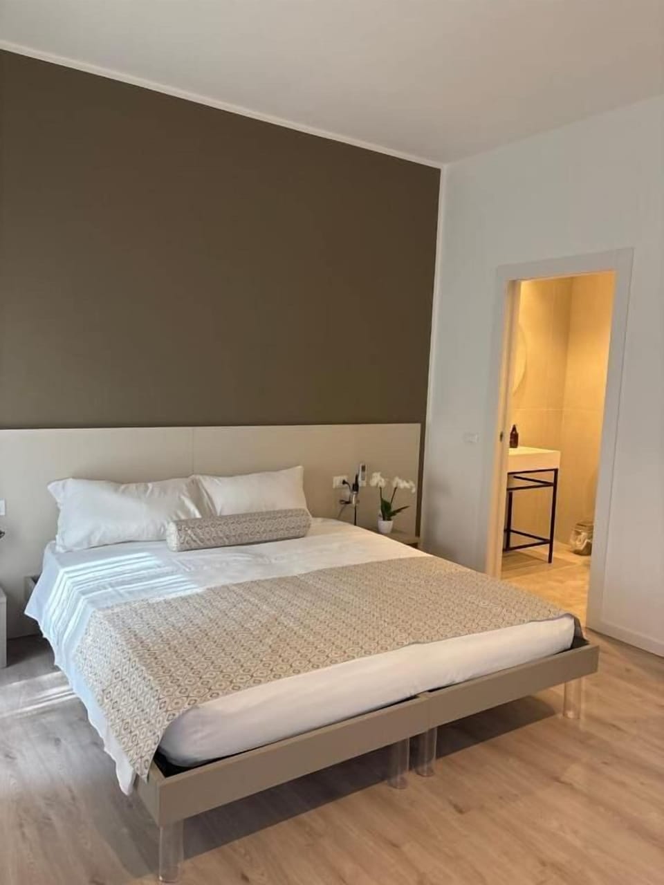Deluxe Double Room, Balcony, City View | Desk, laptop workspace, blackout drapes, soundproofing