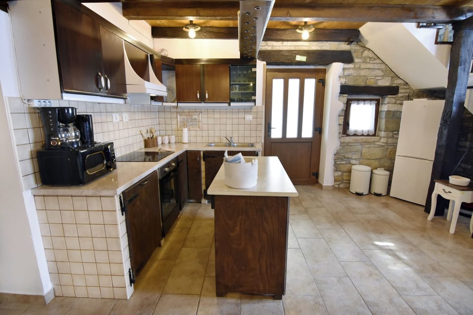 Villa, 3 Bedrooms, Private Pool, Garden View | Private kitchen