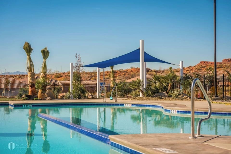 Hot tub and pool access only 70 steps from your front door