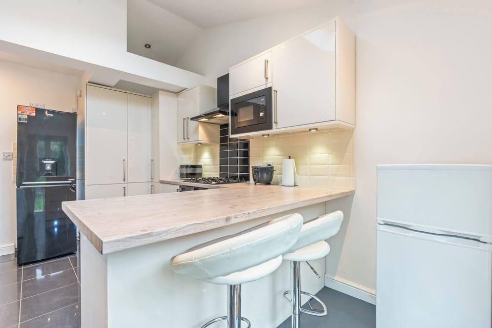 House, 5 Bedrooms | Interior
