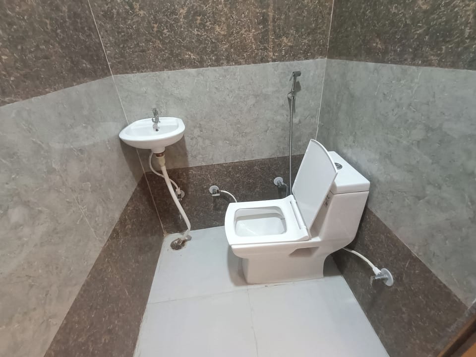 Shower, rainfall showerhead, bidet, towels