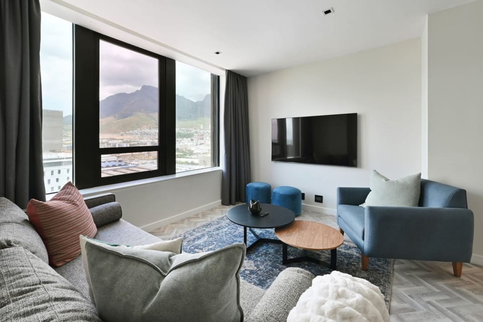 House | 2 bedrooms, desk