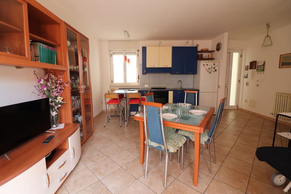 House, 2 Bedrooms, Smoking, Balcony | Living room