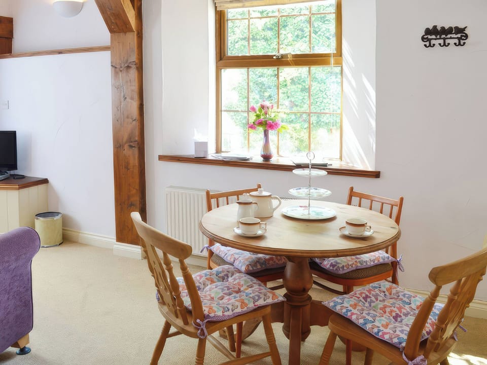 Cottage | Dining