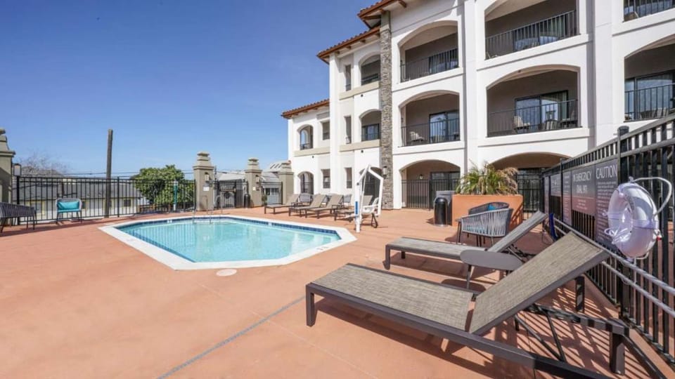 La Quinta Inn and Suites by Wyndham Santa Cruz - Outdoor Pool
