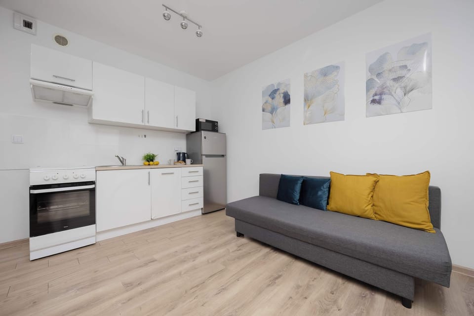 Unwind on the comfortable sofa that can be converted into double bed.