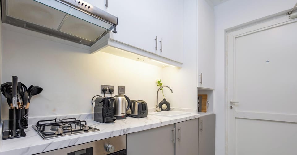 Studio, Balcony, Sea View | Private kitchen