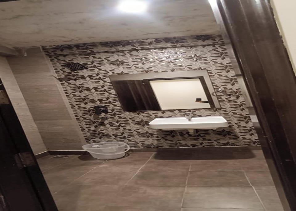Deluxe Double Room, Balcony | Bathroom | Shower, free toiletries, towels, soap