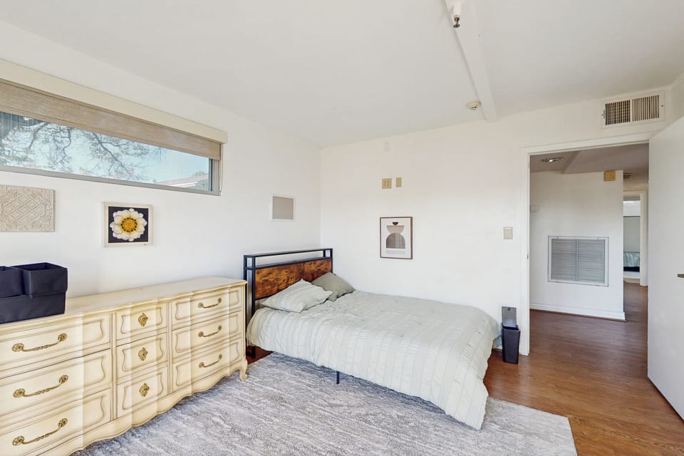 House (6 Bedrooms) | Interior