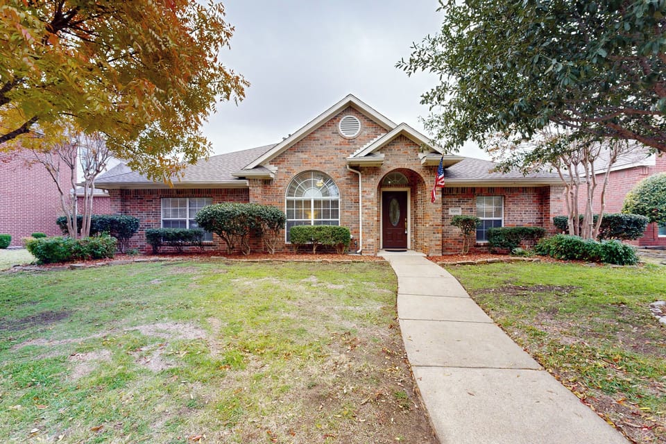 House (4 Bedrooms) | Front of property