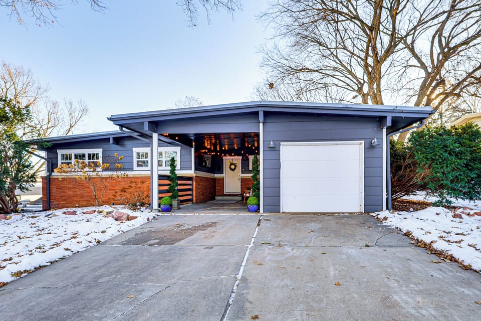 House (4 Bedrooms) | Front of property