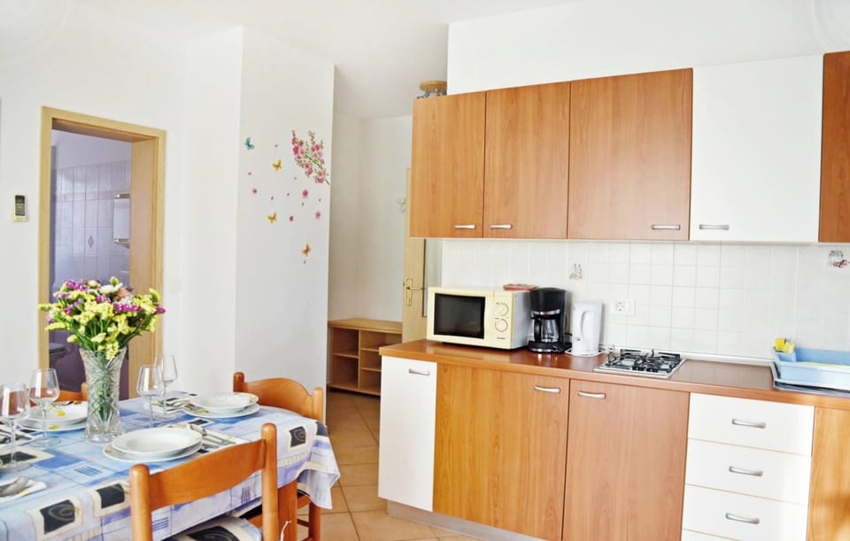 Apartment, 1 Bedroom, Balcony, Garden View | Interior