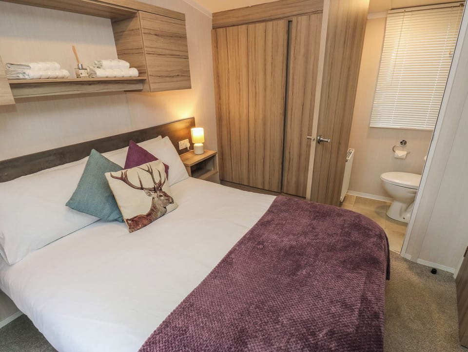 2 bedrooms, individually decorated, individually furnished, free WiFi