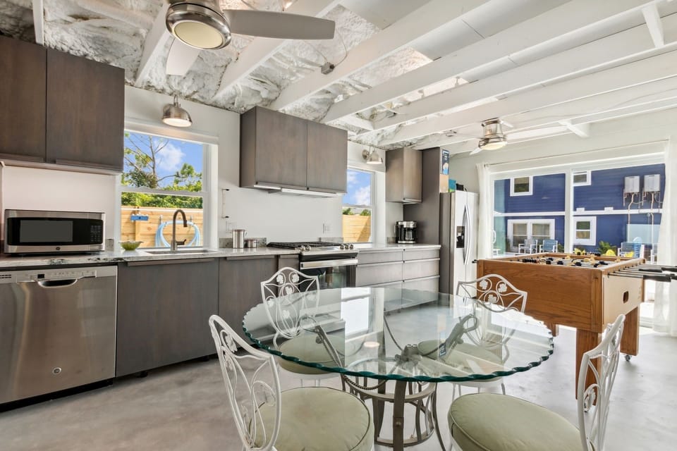 House, 5 Bedrooms | Private kitchen | Fridge, oven, coffee/tea maker, toaster