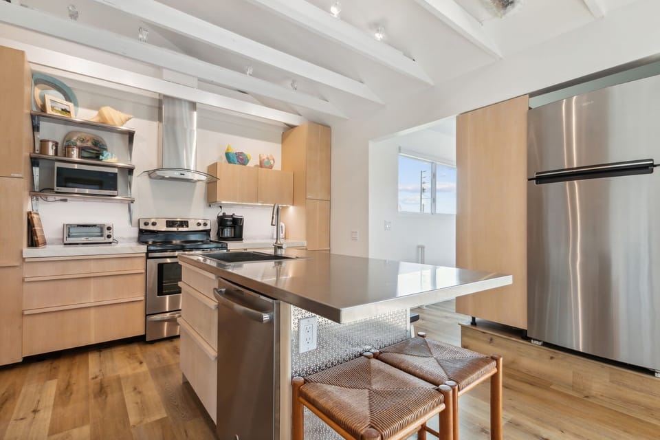 House, 5 Bedrooms | Private kitchen | Fridge, oven, coffee/tea maker, toaster