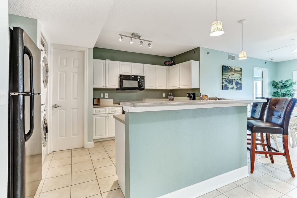 Condo, 1 Bedroom | Private kitchen | Fridge, oven, coffee/tea maker, toaster