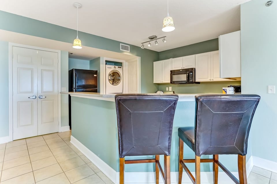 Condo, 1 Bedroom | Private kitchen | Fridge, oven, coffee/tea maker, toaster