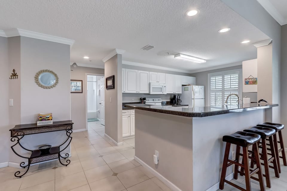 Condo, 3 Bedrooms | Private kitchen | Coffee/tea maker, fridge, oven, toaster