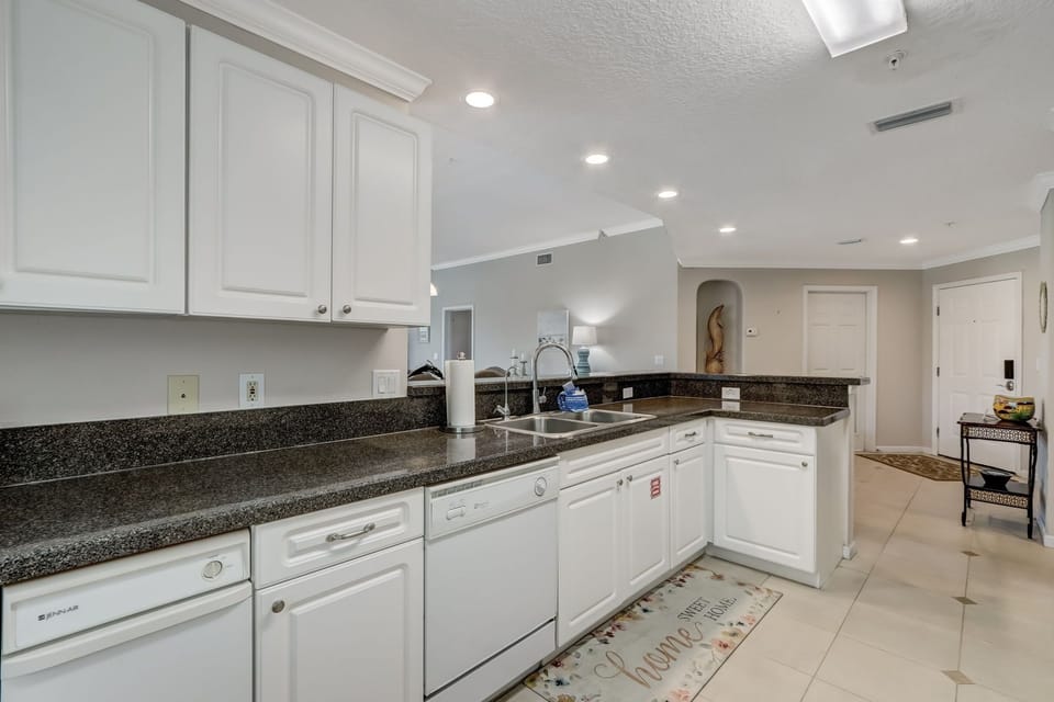 Condo, 3 Bedrooms | Private kitchen | Coffee/tea maker, fridge, oven, toaster