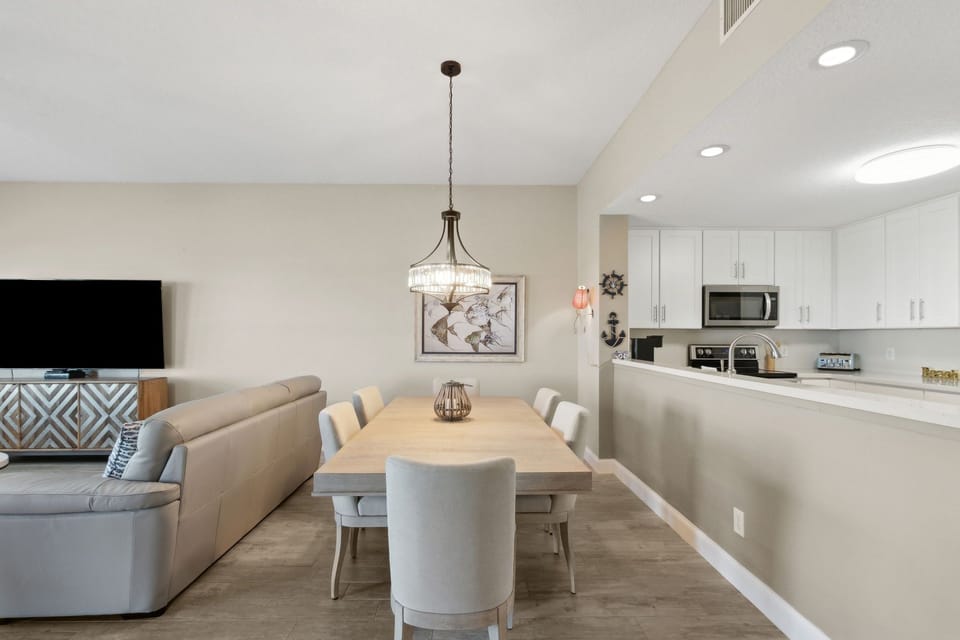 Condo, 3 Bedrooms | Interior
