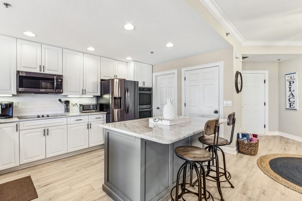 Condo, 3 Bedrooms | Private kitchen | Fridge, oven, coffee/tea maker, toaster