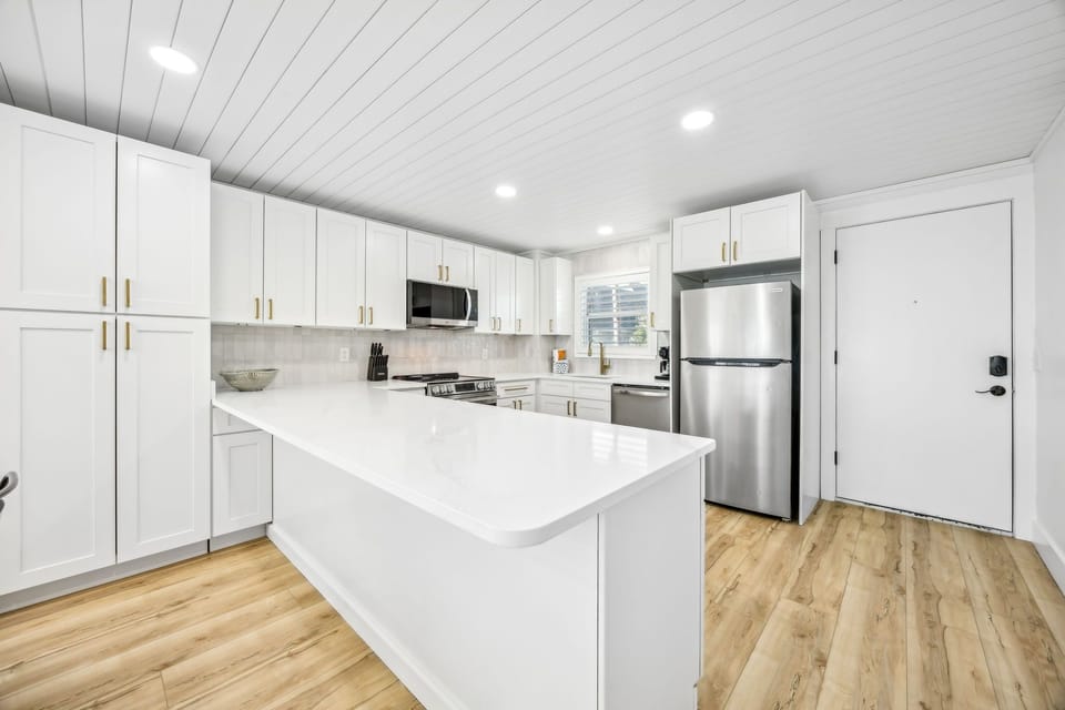 Condo, 2 Bedrooms | Private kitchen | Fridge, oven, coffee/tea maker, toaster