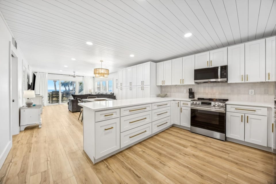 Condo, 2 Bedrooms | Private kitchen | Fridge, oven, coffee/tea maker, toaster
