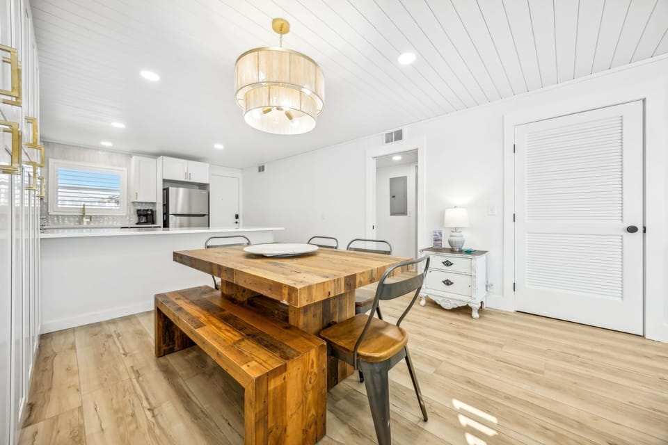 Condo, 2 Bedrooms | Dining