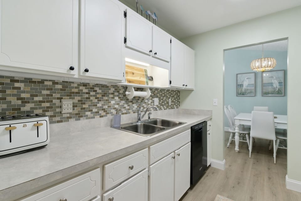 House, 3 Bedrooms | Private kitchen | Fridge, oven, coffee/tea maker, toaster